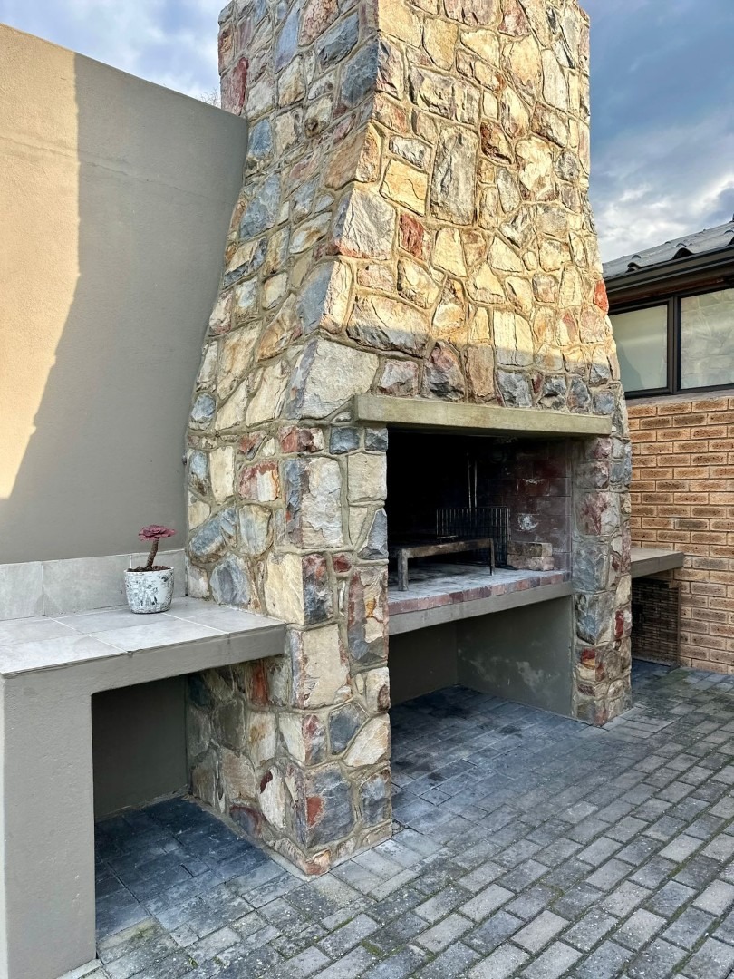 4 Bedroom Property for Sale in Sandbaai Western Cape